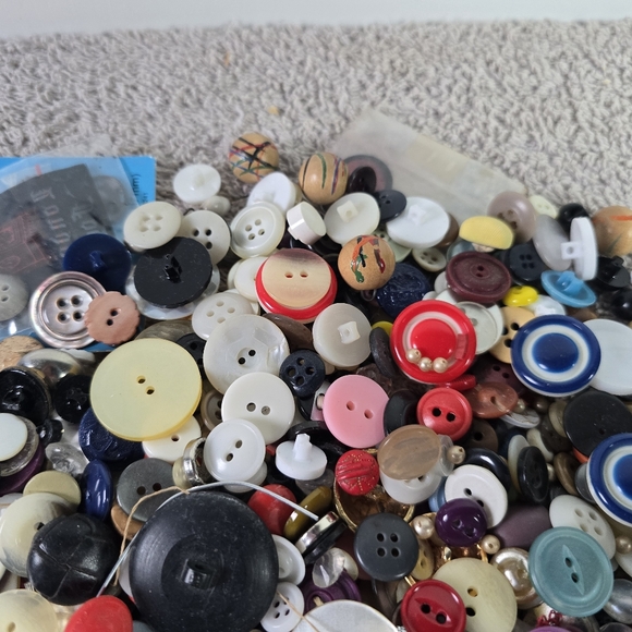 Assorted Colorful Buttons Collection - Picture 8 of 12